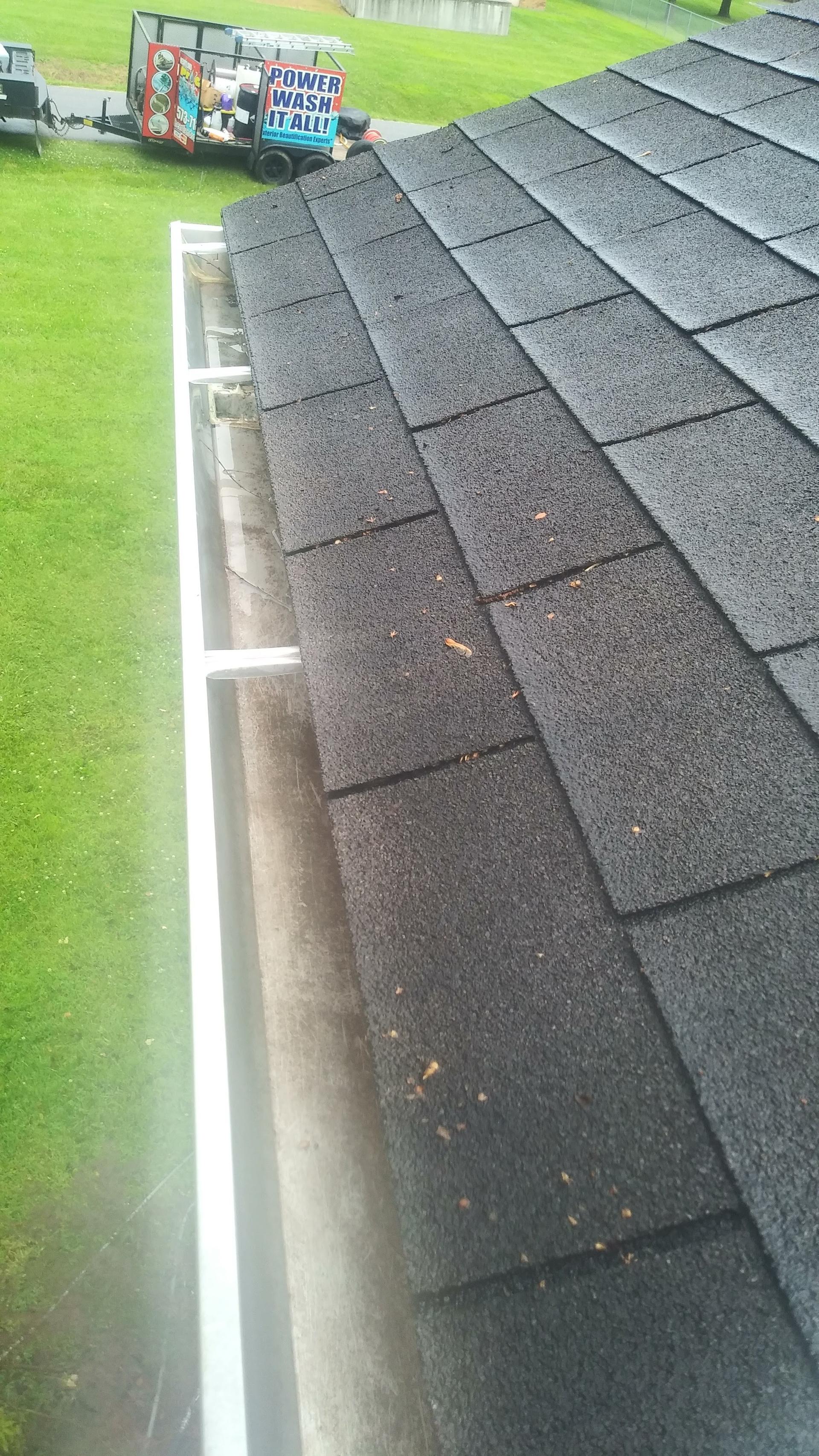 Clean gutter after professional gutter cleaning in Reidland, Kentucky Clean gutter after professional gutter cleaning in Reidland, Kentucky